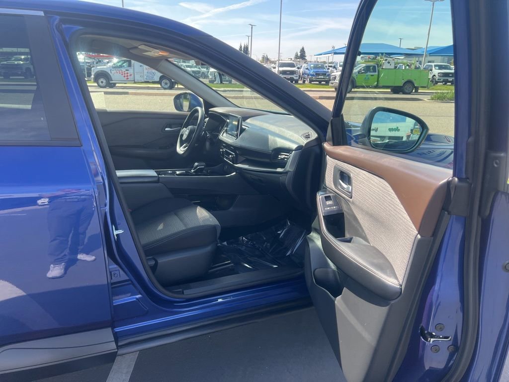 Used 2023 Nissan Rogue SV image 19