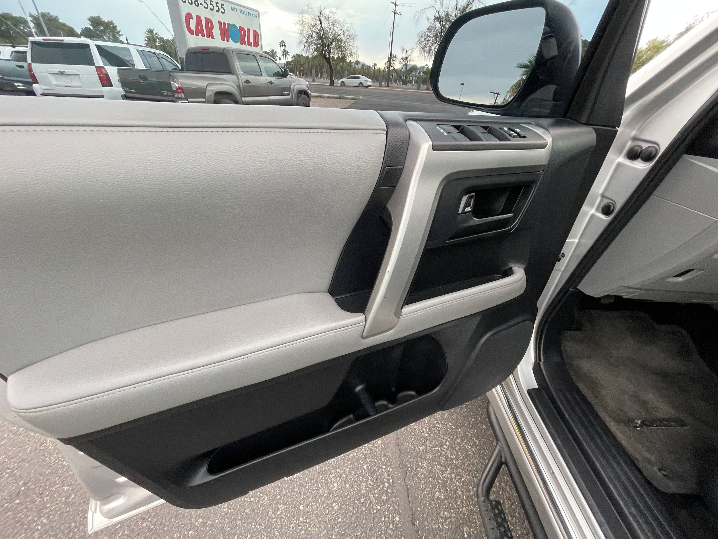 Used 2010 Toyota 4Runner SR5 w/ Convenience Pkg RWD image 14