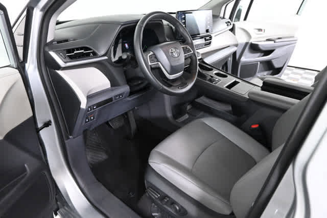 Used 2024 Toyota Sienna XLE image 20
