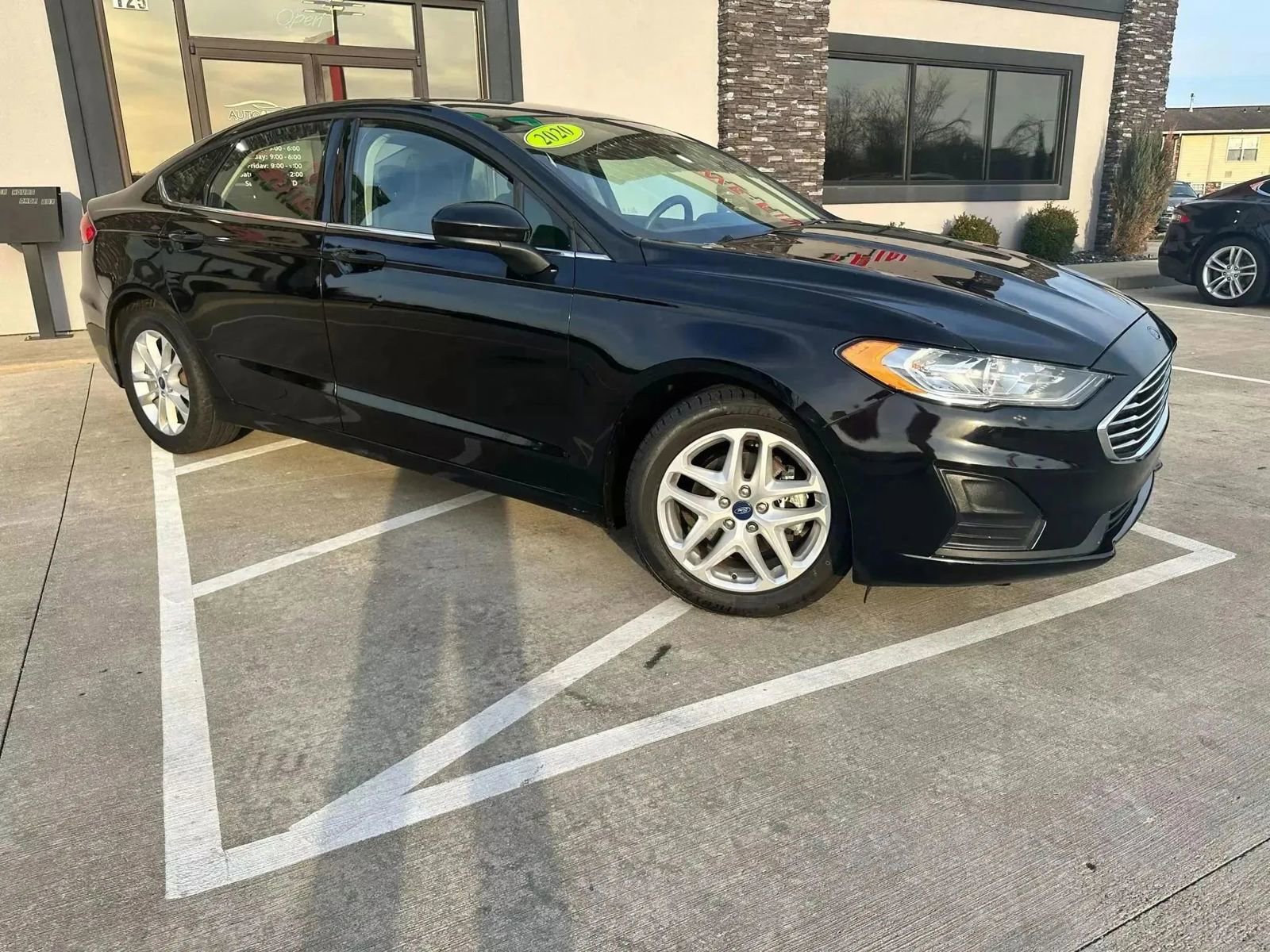 Used 2020 Ford Fusion SE image 2