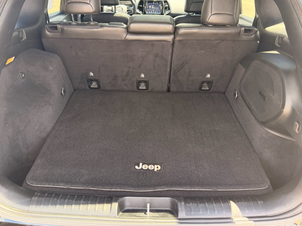 Used 2019 Jeep Cherokee Overland w/ Heavy Duty Protection Group AWD/4WD image 13