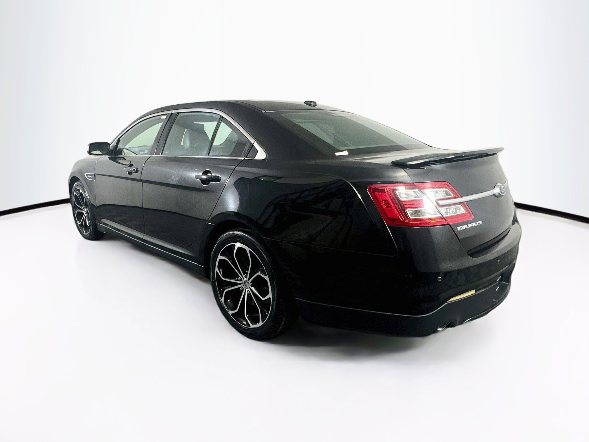 Used 2013 Ford Taurus SHO AWD/4WD image 5