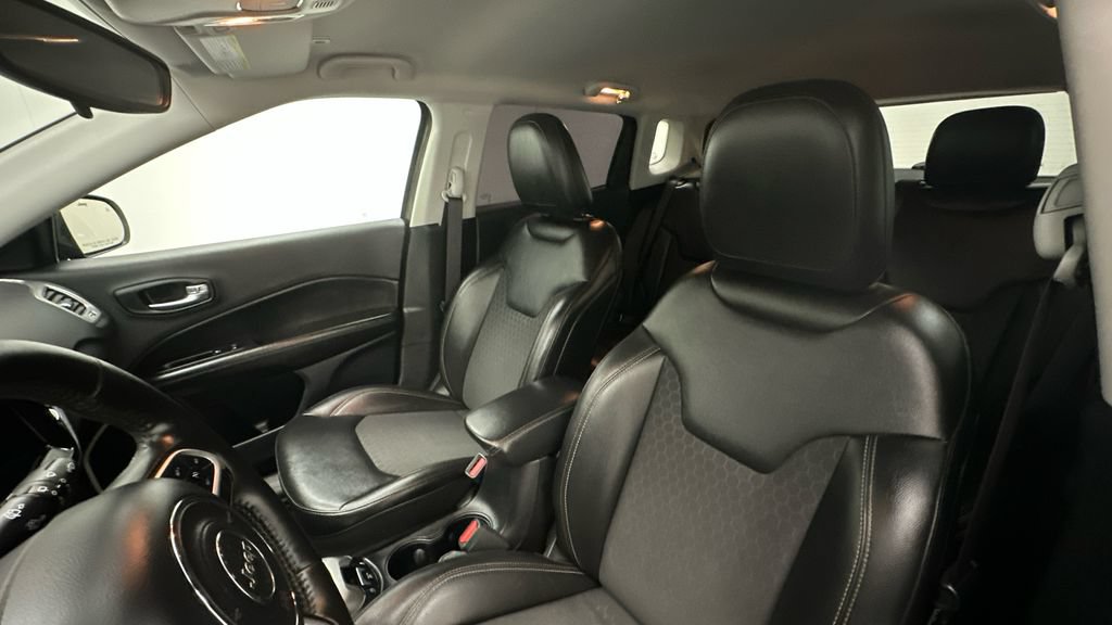 Used 2019 Jeep Compass Latitude w/ Cold Weather Group AWD/4WD image 9