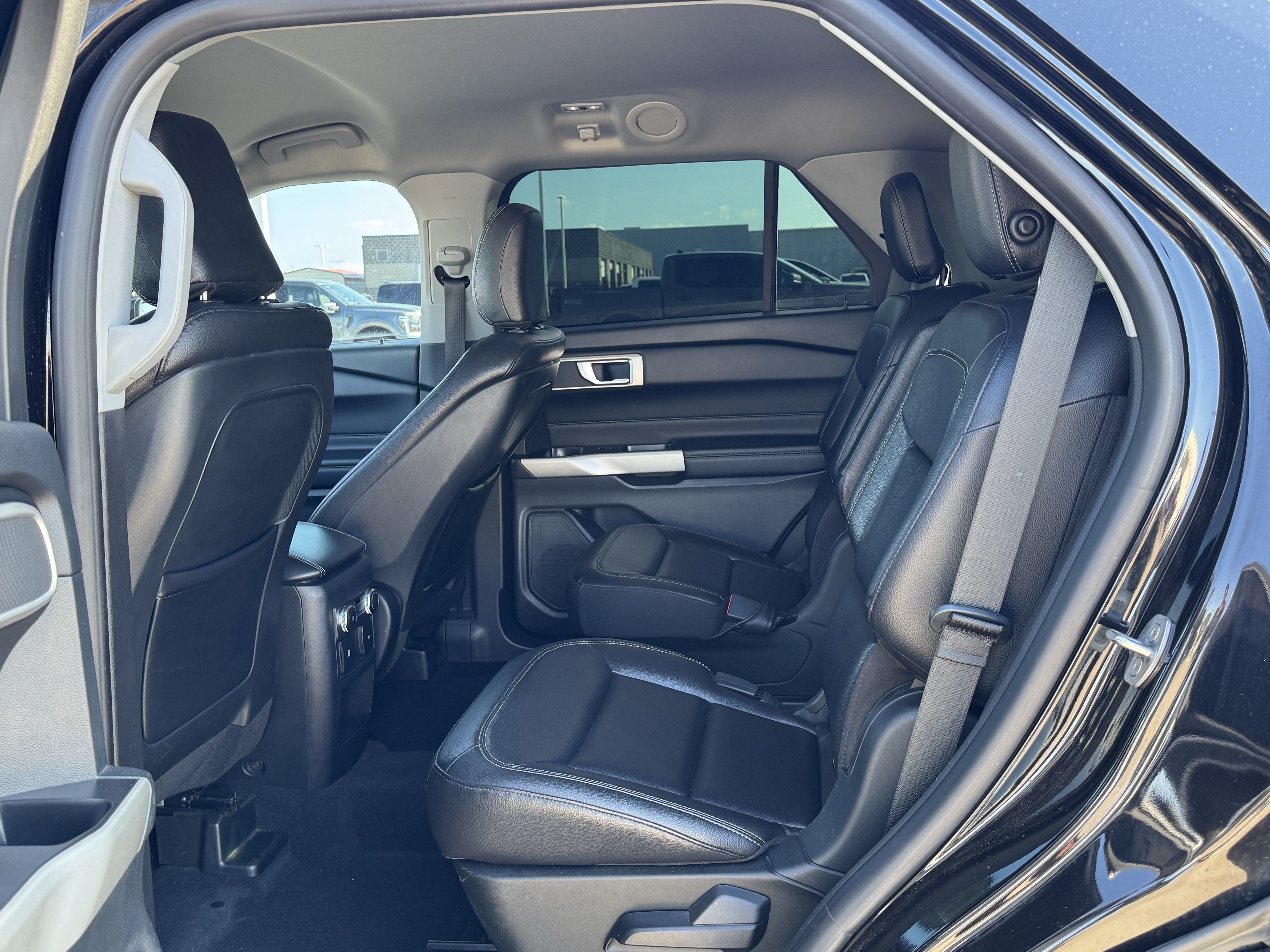 Used 2020 Ford Explorer XLT w/ Equipment Group 202A RWD image 18
