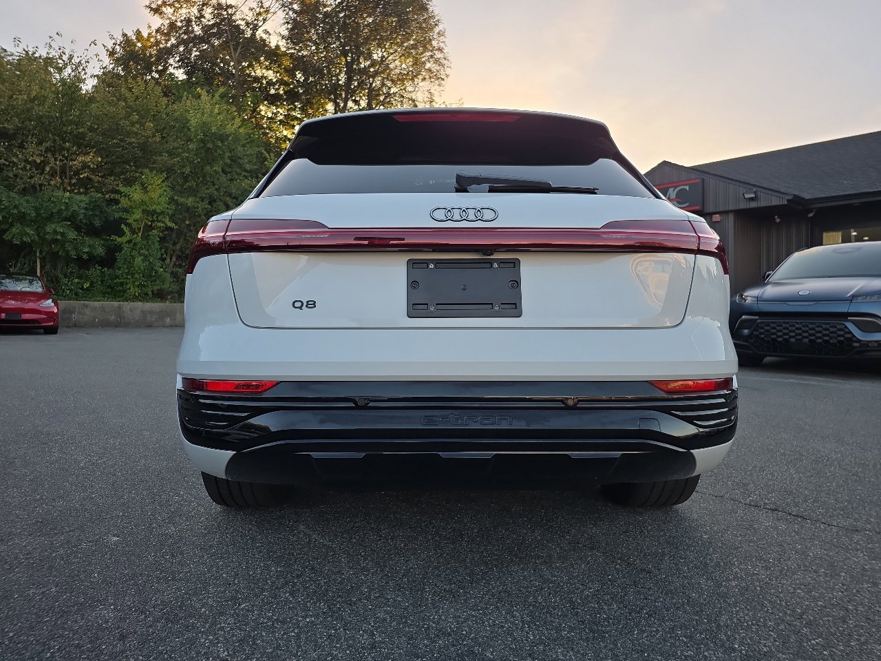 Used 2024 Audi Q8 e-tron Premium Plus w/ Premium Plus Package image 27