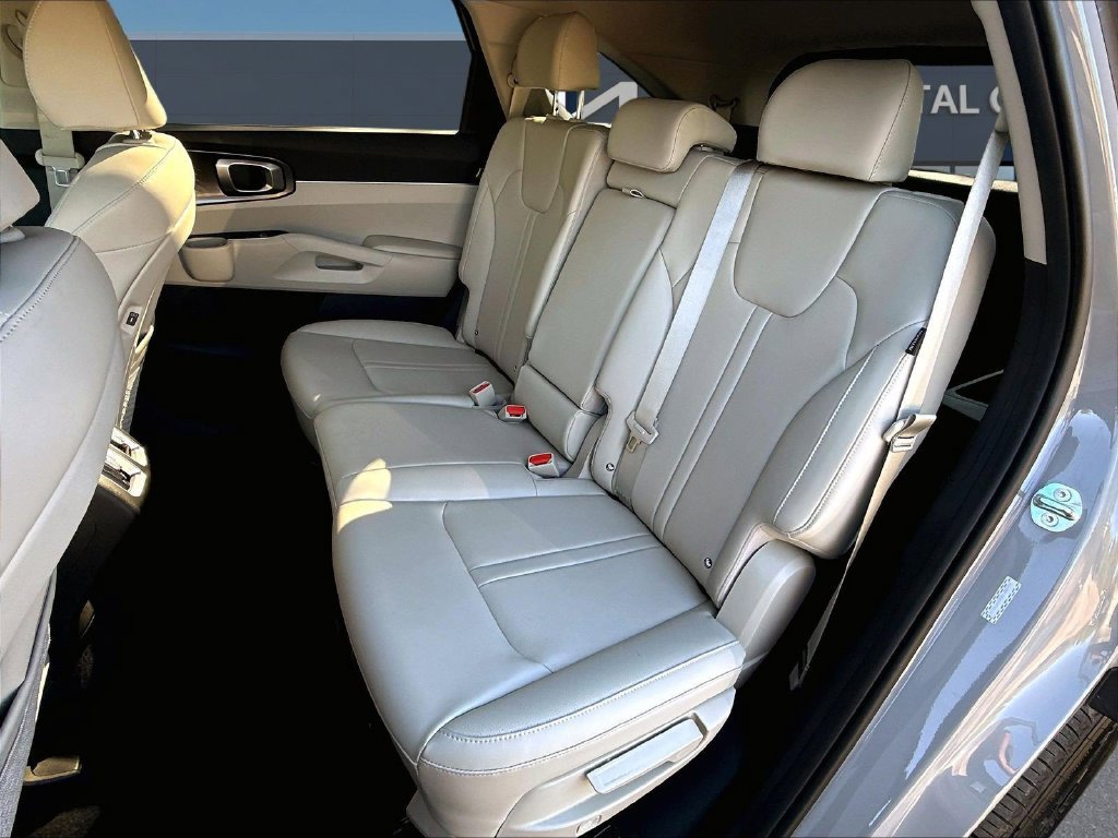 Used 2025 Kia Sorento S AWD/4WD image 25