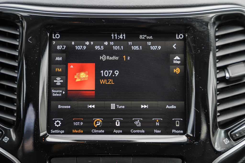 Used 2019 Jeep Cherokee Limited AWD/4WD image 24