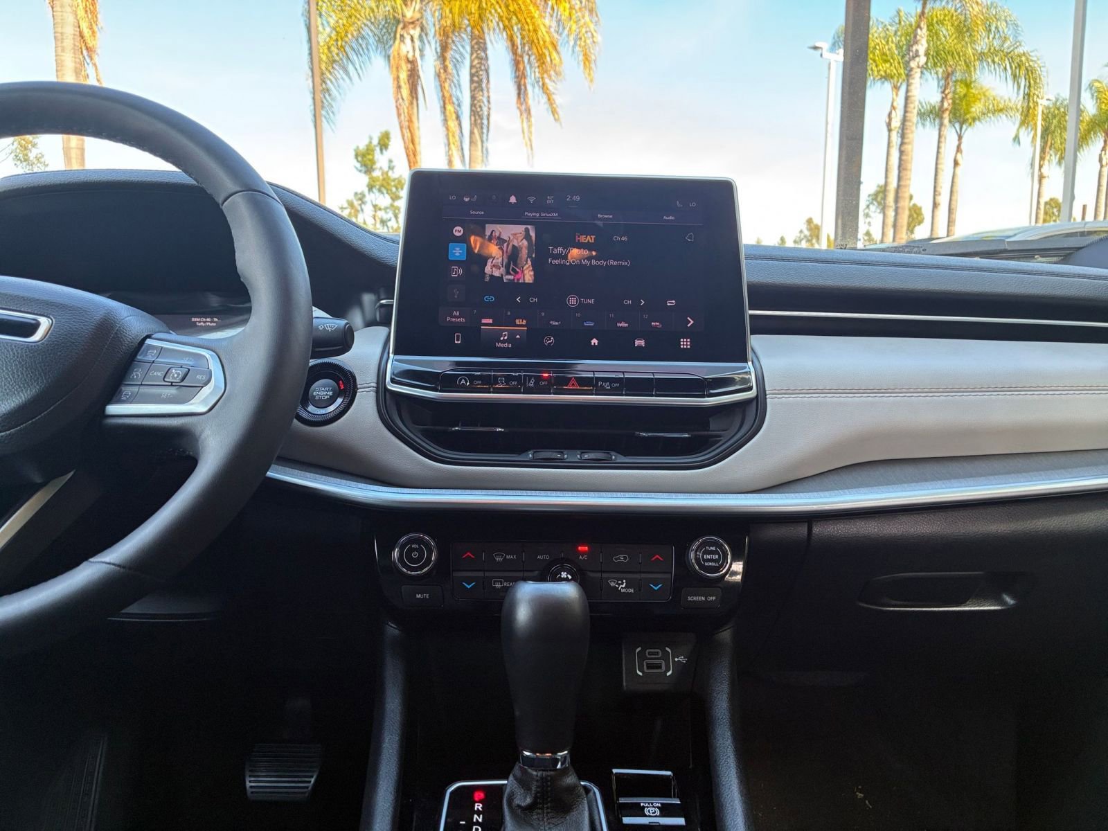 Used 2025 Jeep Compass Limited AWD/4WD image 17