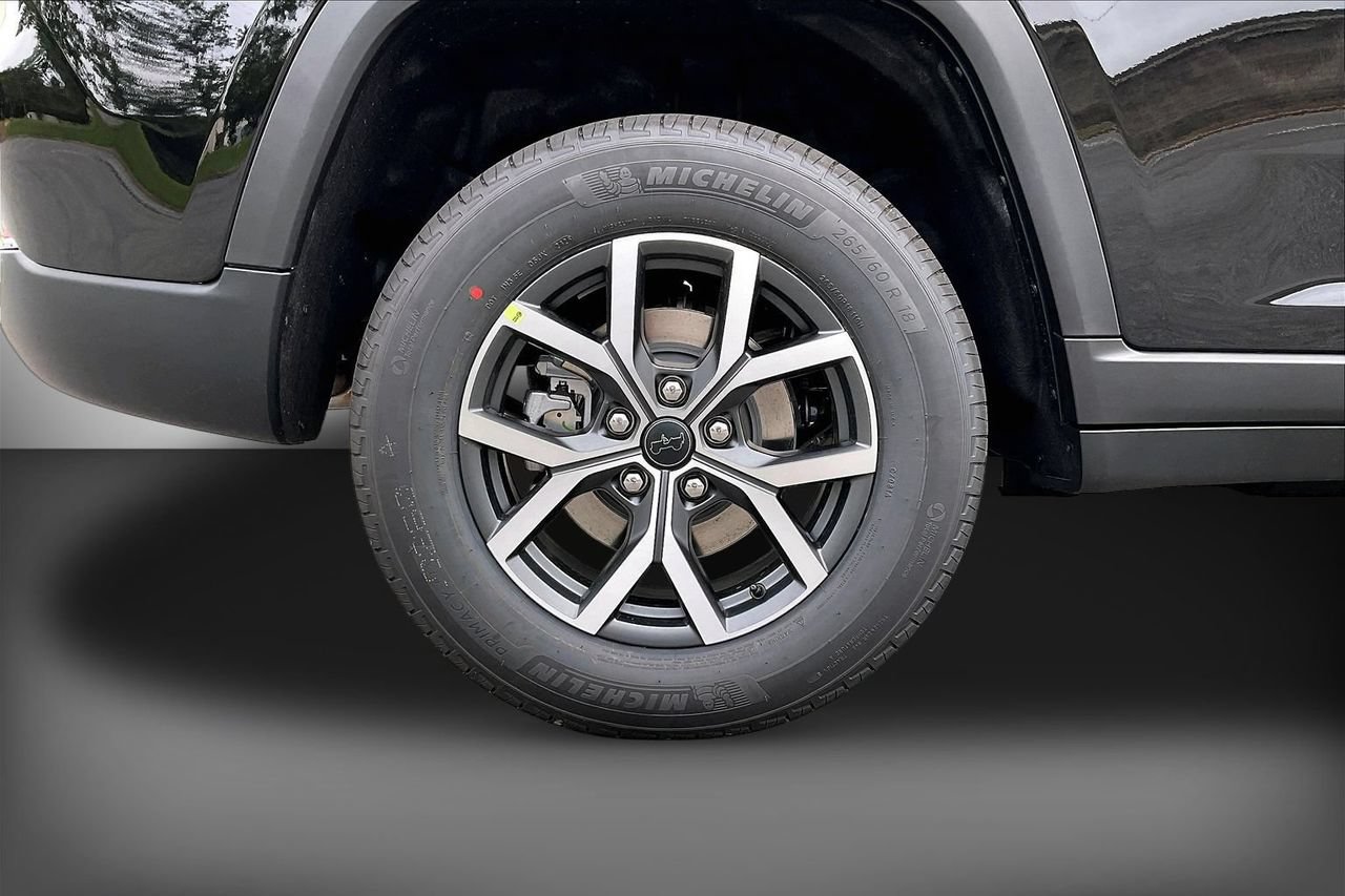 New 2027 Jeep Grand Cherokee Laredo RWD image 33