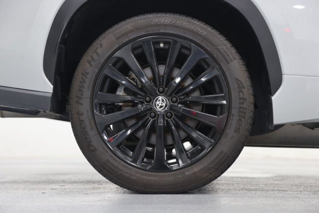 Used 2024 Toyota Highlander XSE FWD image 17