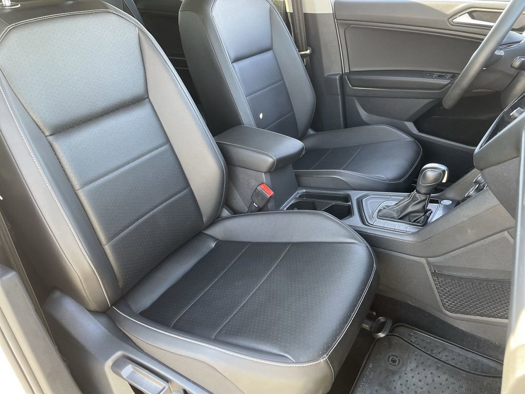 Used 2021 Volkswagen Tiguan SE w/ Panoramic Sunroof Package image 27