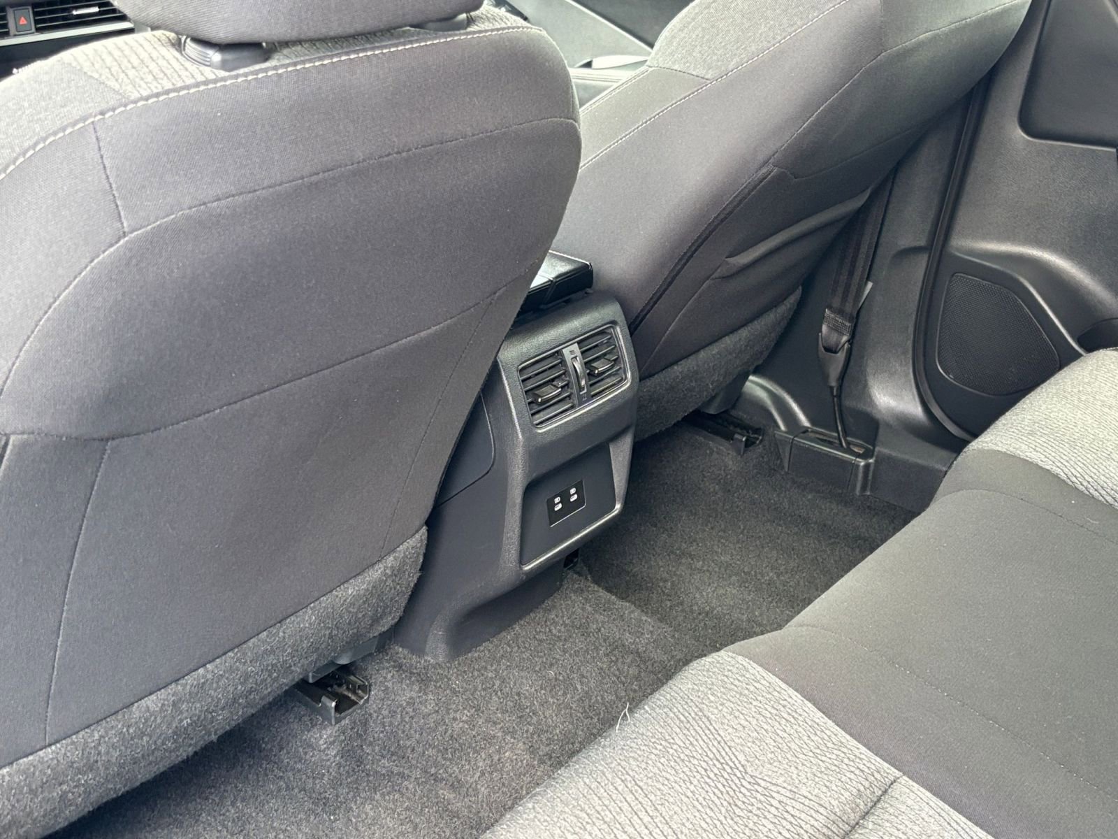 Used 2025 Nissan Rogue SV FWD image 24