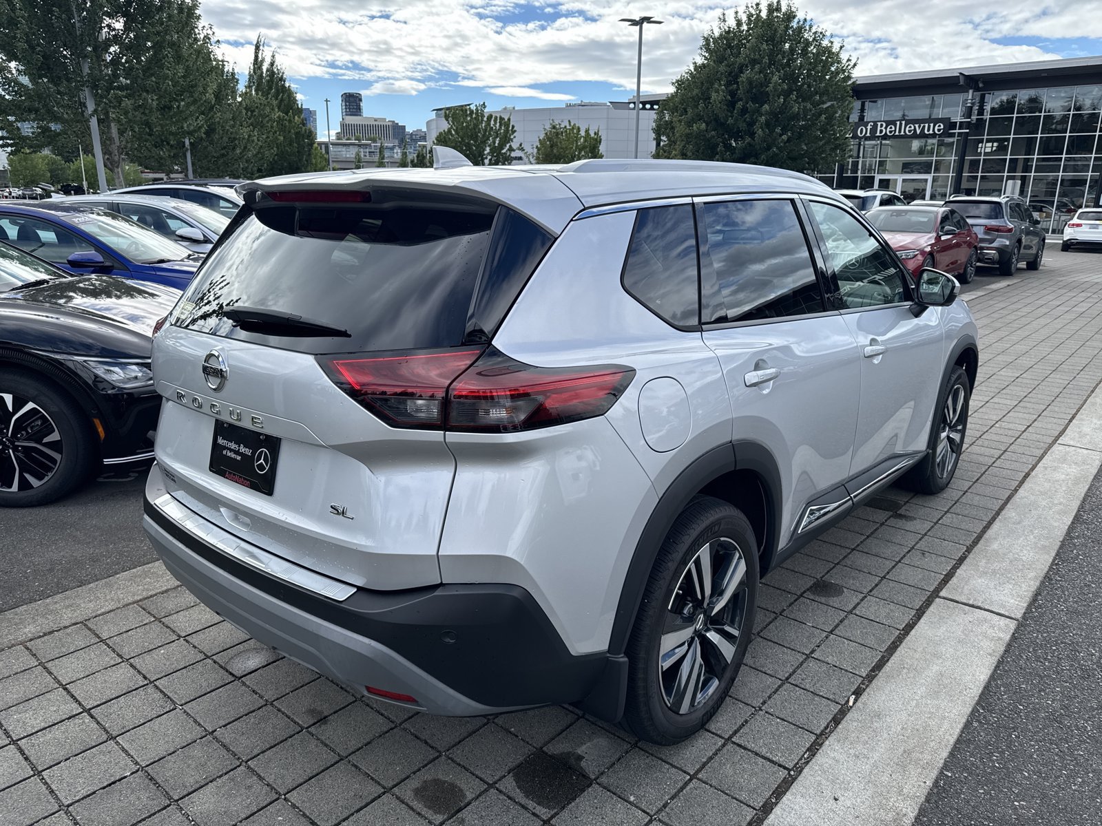 Used 2021 Nissan Rogue SL w/ Premium Package FWD image 6