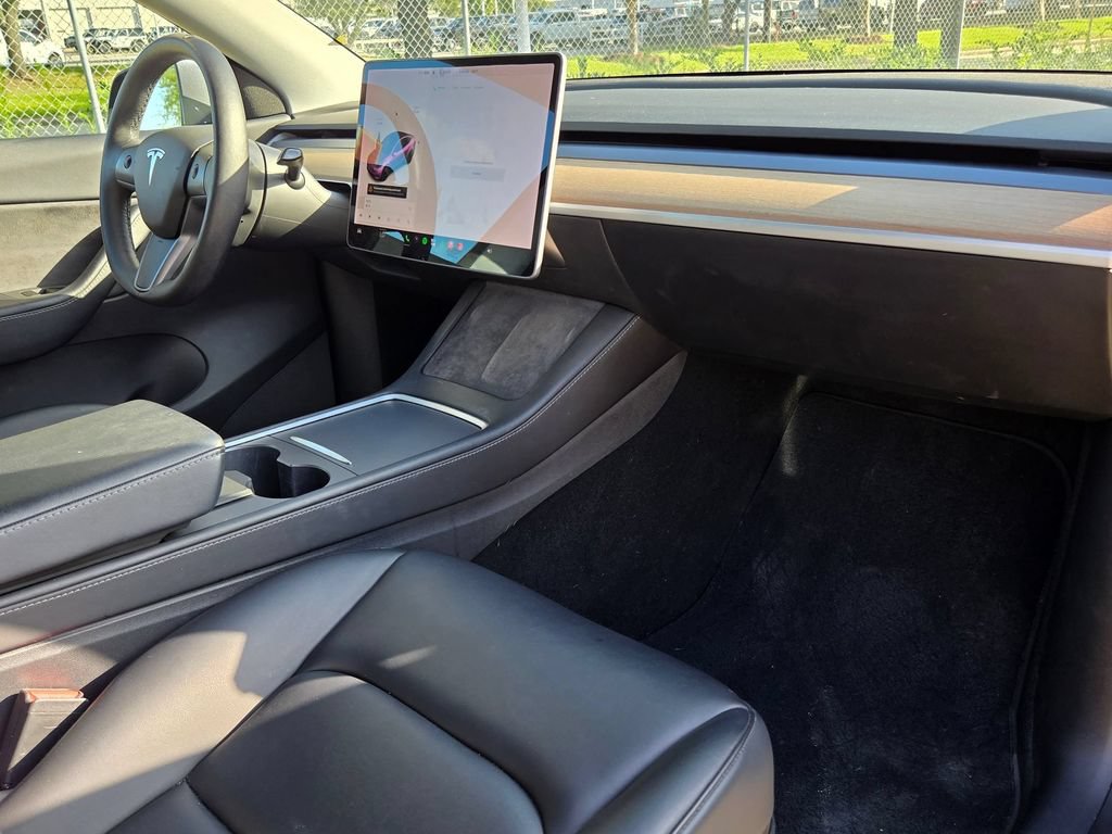 Used 2021 Tesla Model Y Long Range AWD/4WD image 28