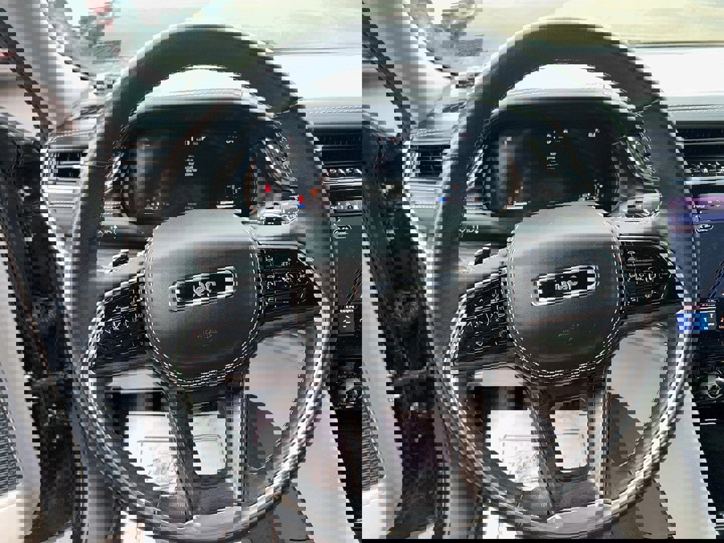 Used 2021 Jeep Grand Cherokee L Overland w/ Luxury Tech Group IV image 13