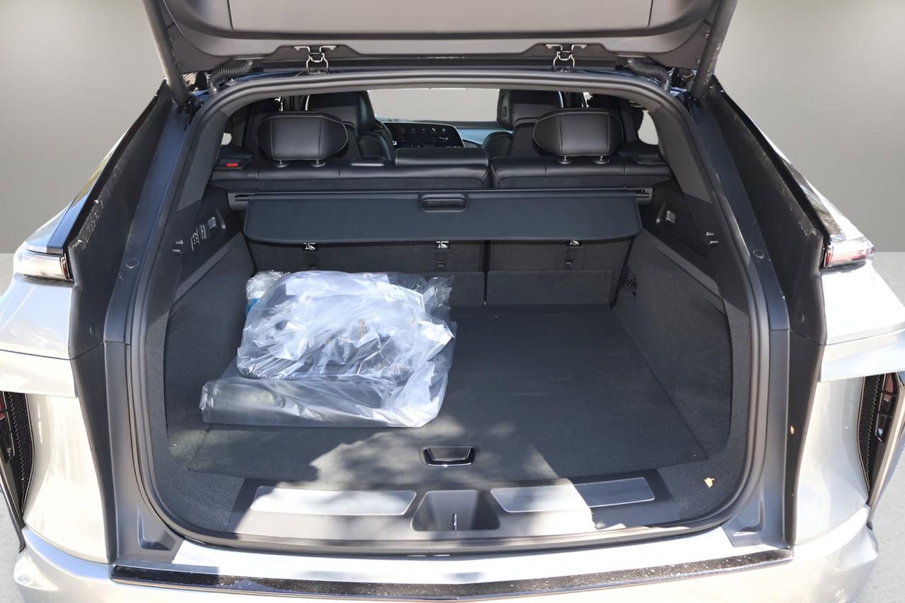 New 2026 Cadillac Lyriq V image 17