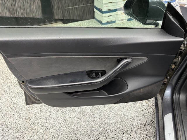 Used 2018 Tesla Model 3 Long Range image 9
