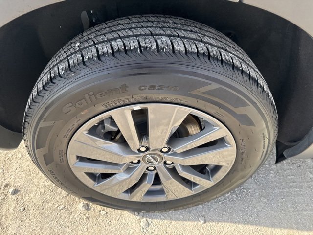 Used 2024 Nissan Pathfinder SV image 27