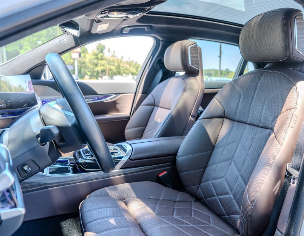 Used 2024 BMW i7 eDrive50 w/ Executive Package RWD image 19