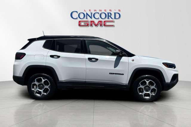 Used 2022 Jeep Compass Trailhawk w/ Trailhawk Elite Group AWD/4WD image 3