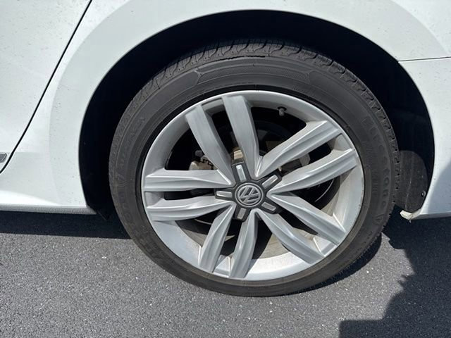 Used 2017 Volkswagen Passat 1.8T SEL Premium image 10
