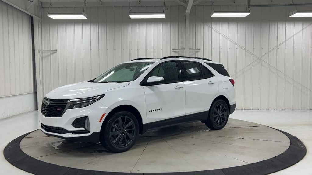 Used 2022 Chevrolet Equinox RS w/ RS Leather Package image 4
