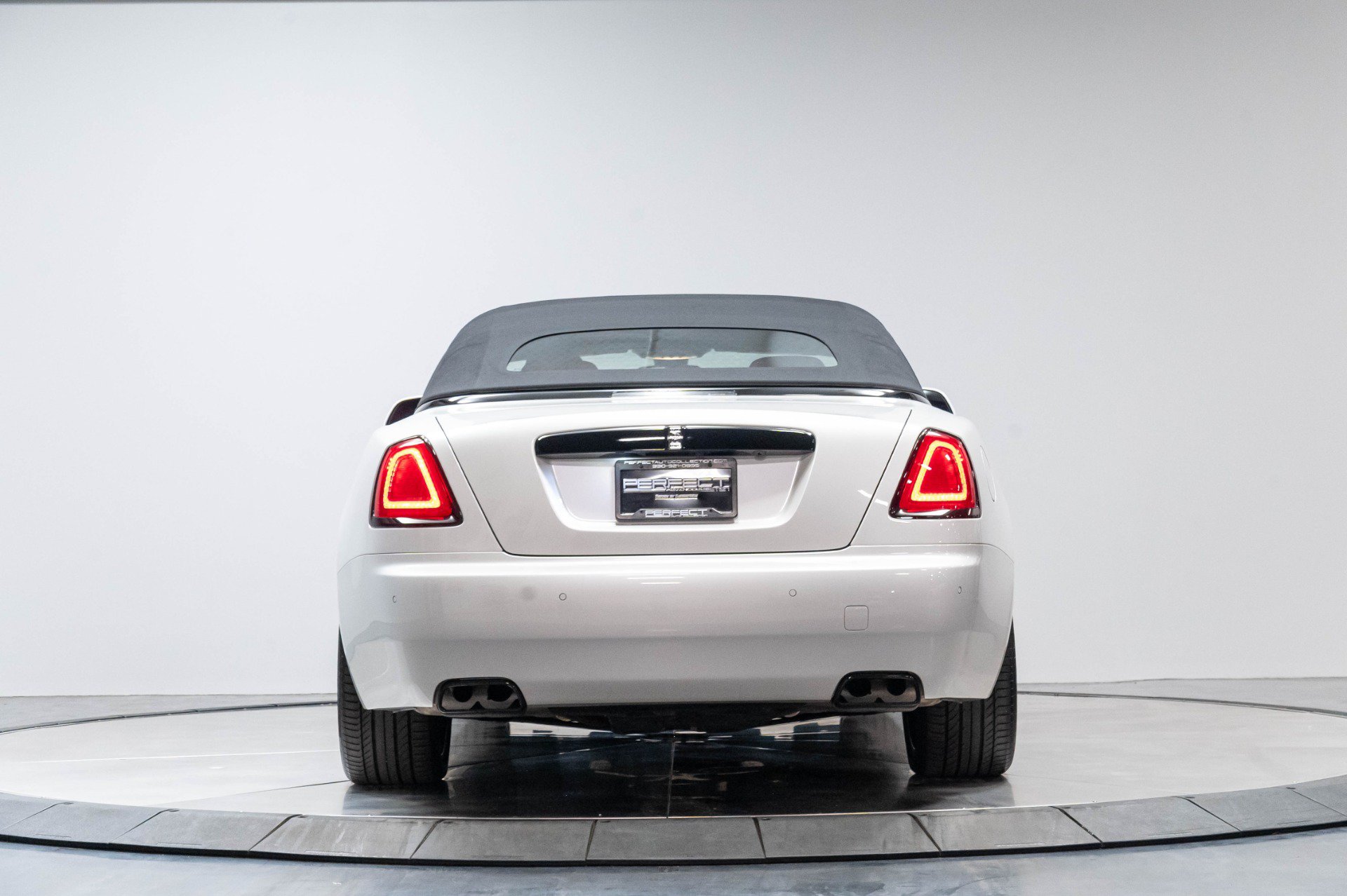 Used 2017 Rolls-Royce Dawn RWD image 62