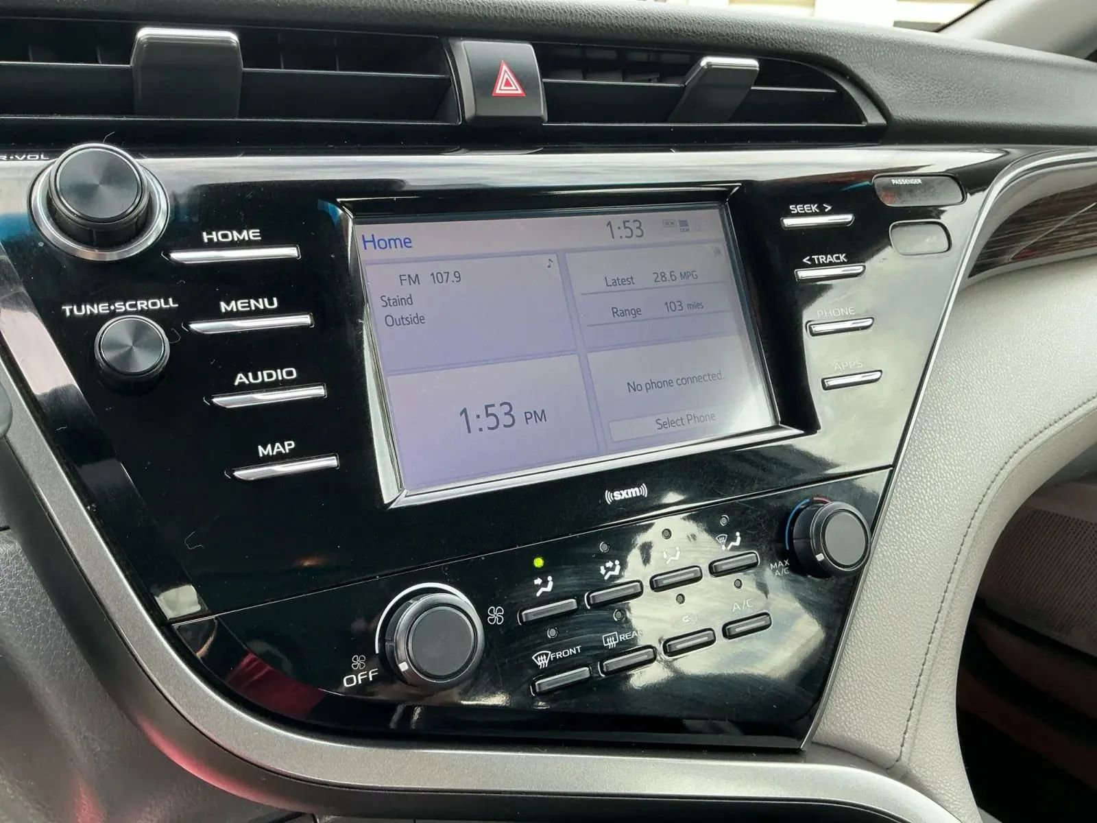 Used 2020 Toyota Camry LE w/ Carpet Mat Package image 28