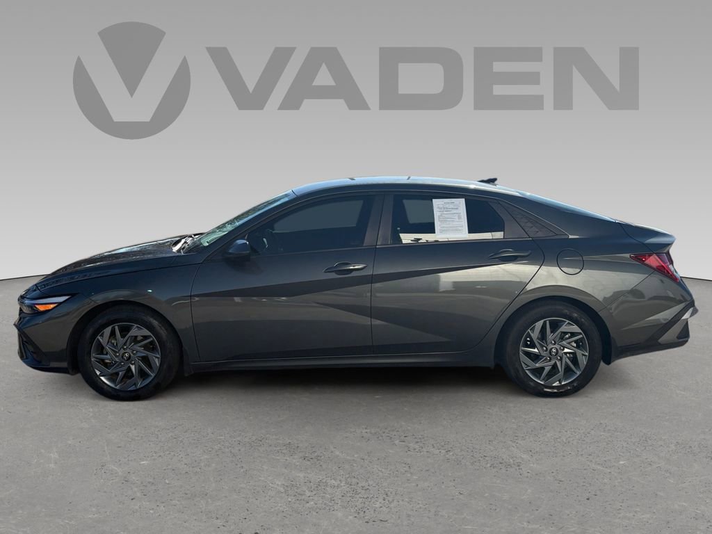 Used 2024 Hyundai Elantra Blue image 6