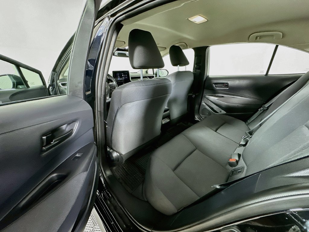 Used 2025 Toyota Corolla LE FWD image 17