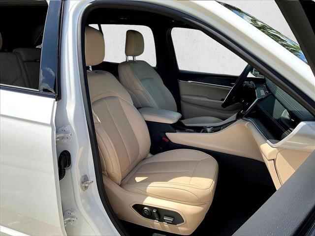 Used 2026 Jeep Grand Cherokee Limited w/ Limited Altitude Package RWD image 9