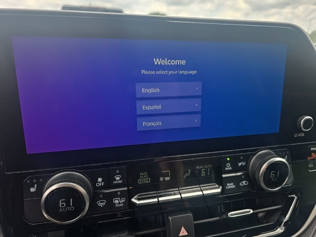 Used 2023 Toyota Highlander XLE image 19