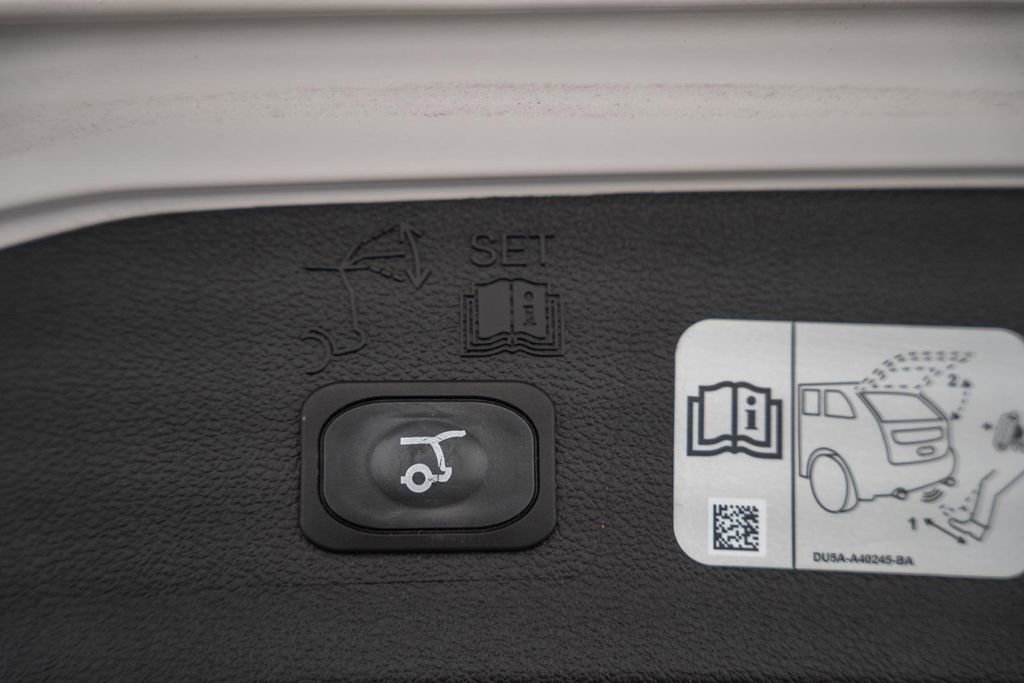 Used 2019 Ford Escape Titanium image 12