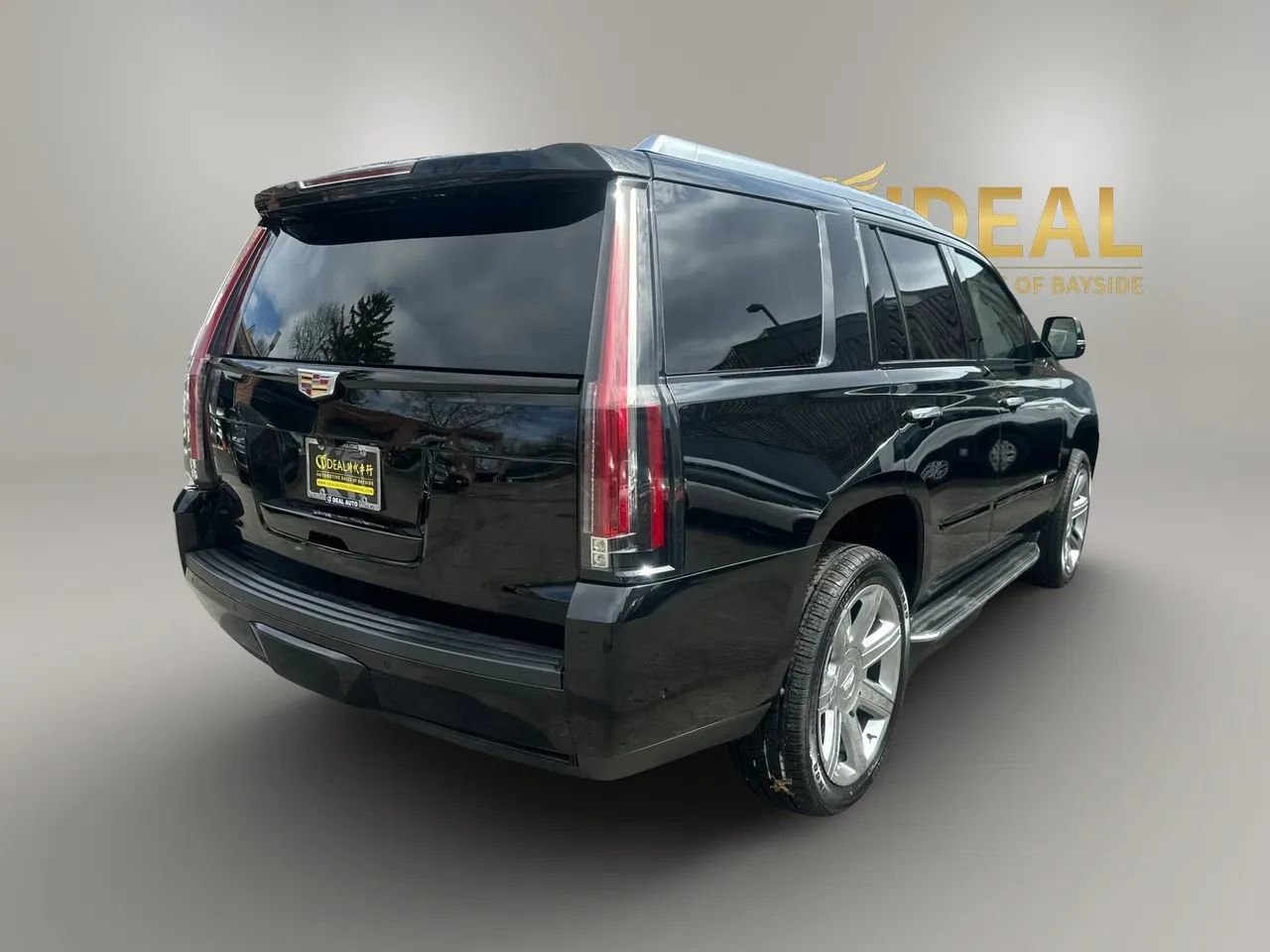 Used 2019 Cadillac Escalade Luxury AWD/4WD image 7