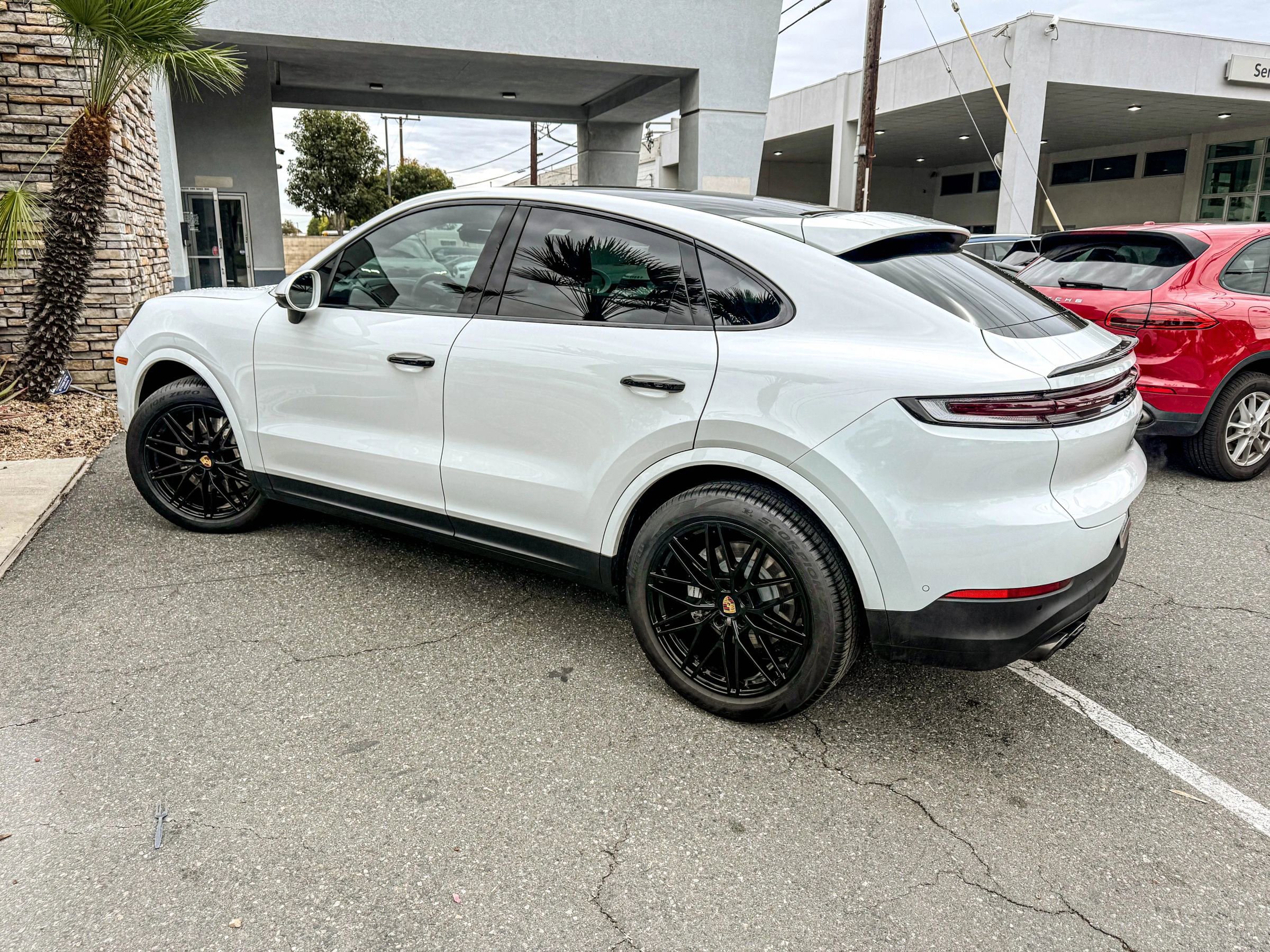 Used 2024 Porsche Cayenne Coupe image 4