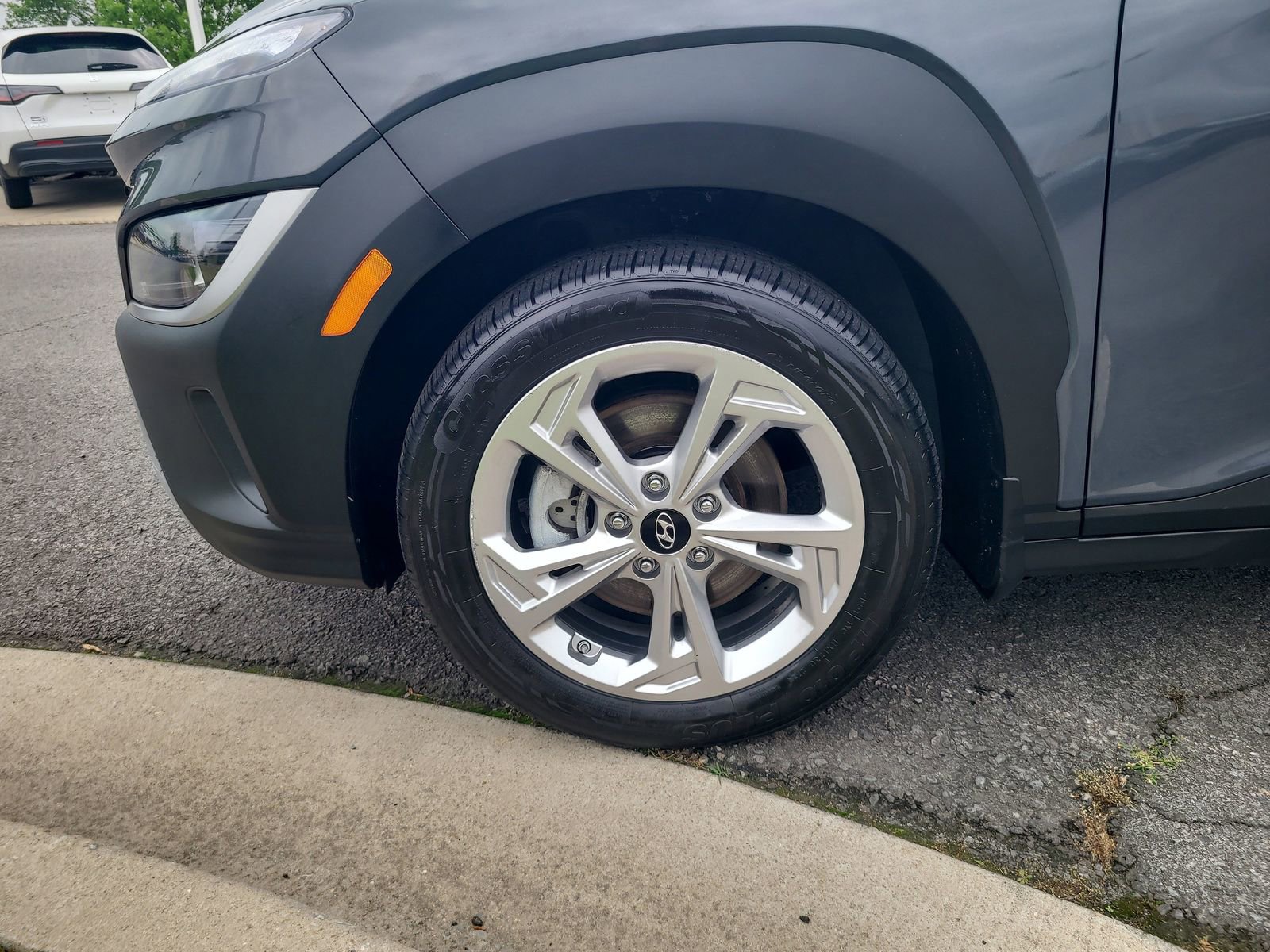 Used 2023 Hyundai Kona SEL AWD/4WD image 9