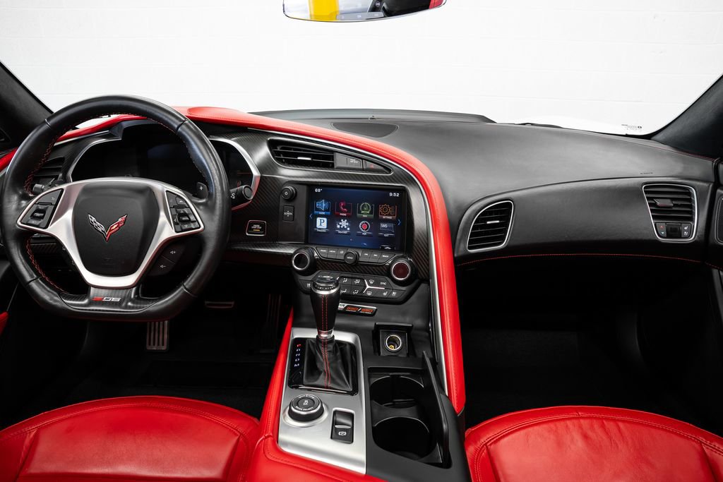 Used 2015 Chevrolet Corvette Z06 w/ 3LZ Preferred Equipment Group image 28