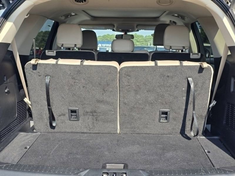 Used 2022 Ford Explorer XLT w/ Equipment Group 202A image 12