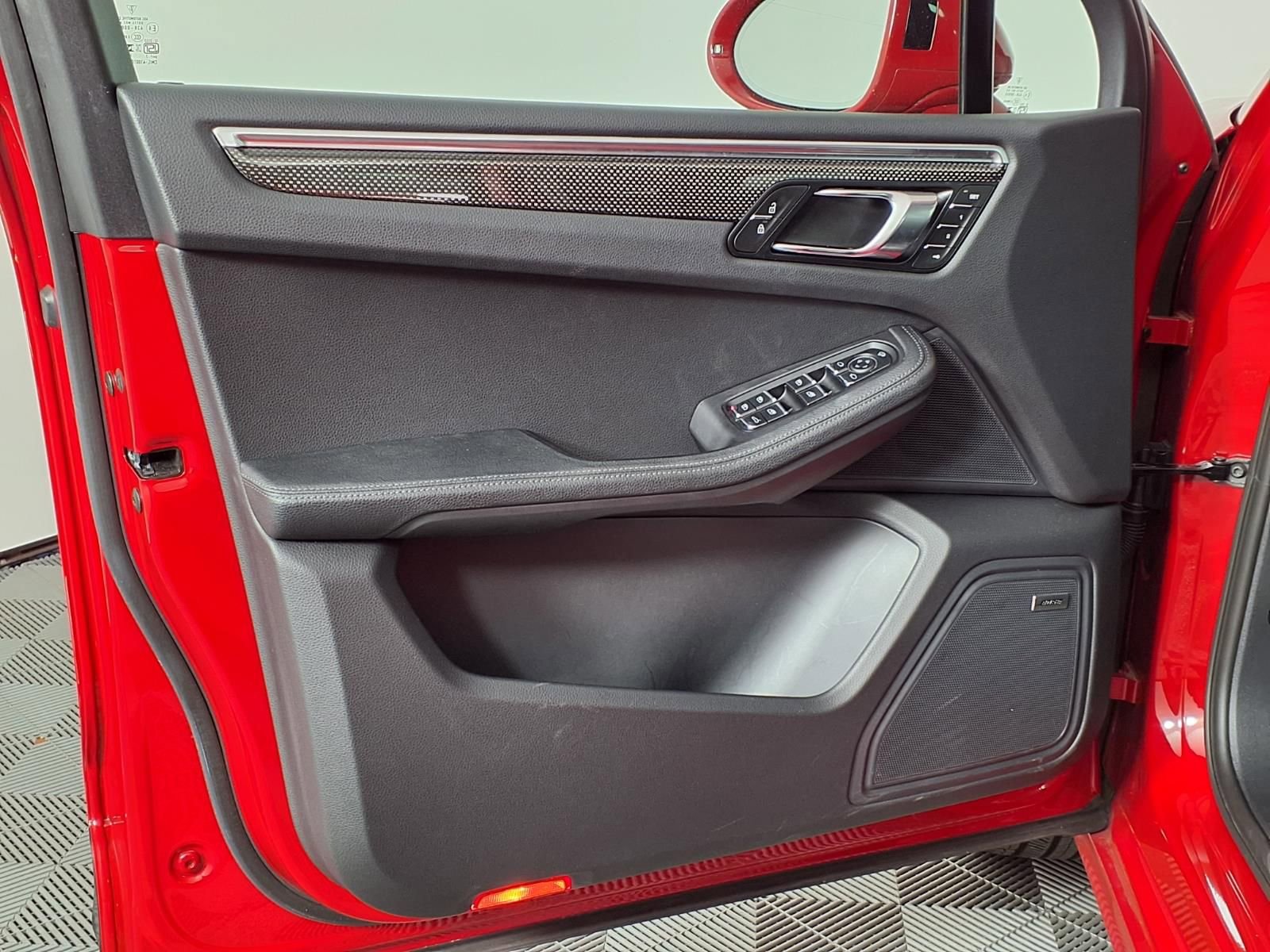 Used 2024 Porsche Macan Turbo image 24