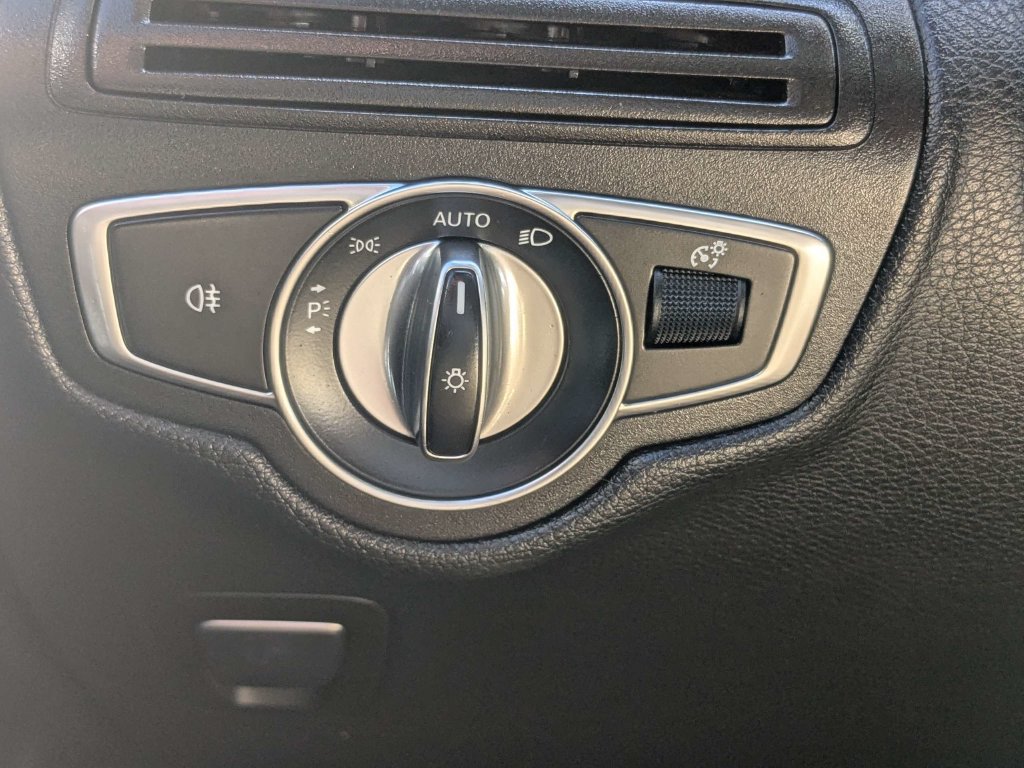 Used 2020 Mercedes-Benz GLC 300 image 31