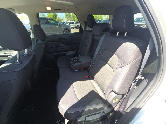 Used 2025 Nissan Pathfinder SV FWD image 18