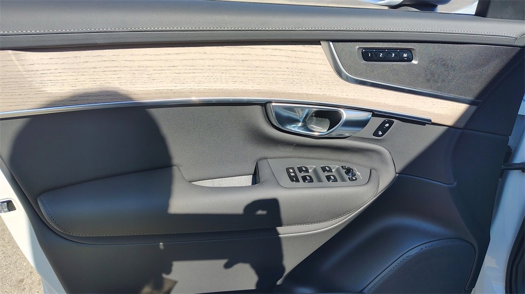 New 2025 Volvo XC90 T8 Core w/ Climate Package image 8