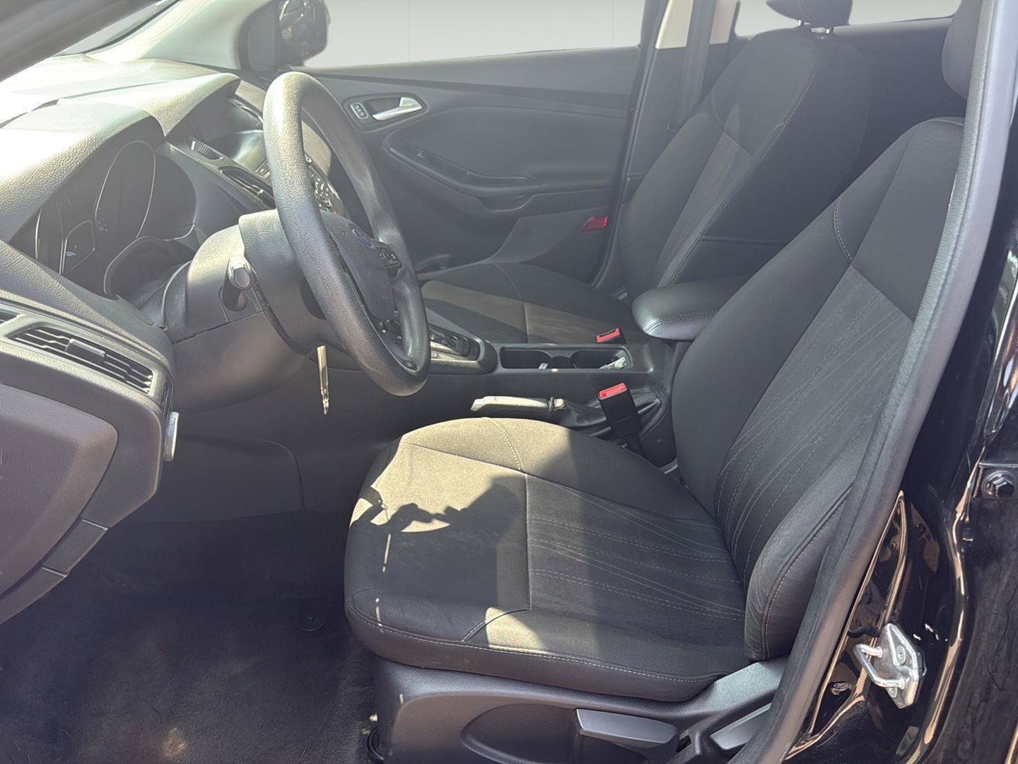 Used 2018 Ford Focus SE FWD image 5