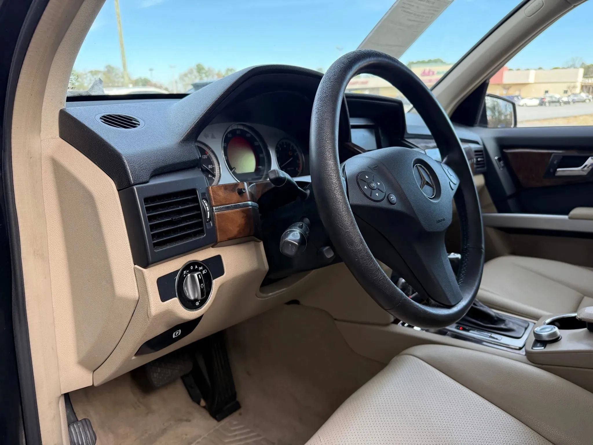 Used 2010 Mercedes-Benz GLK 350 4MATIC image 17