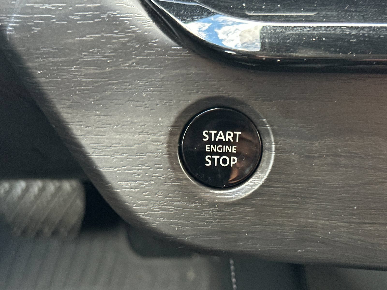 Used 2025 Nissan Murano SV AWD/4WD image 20