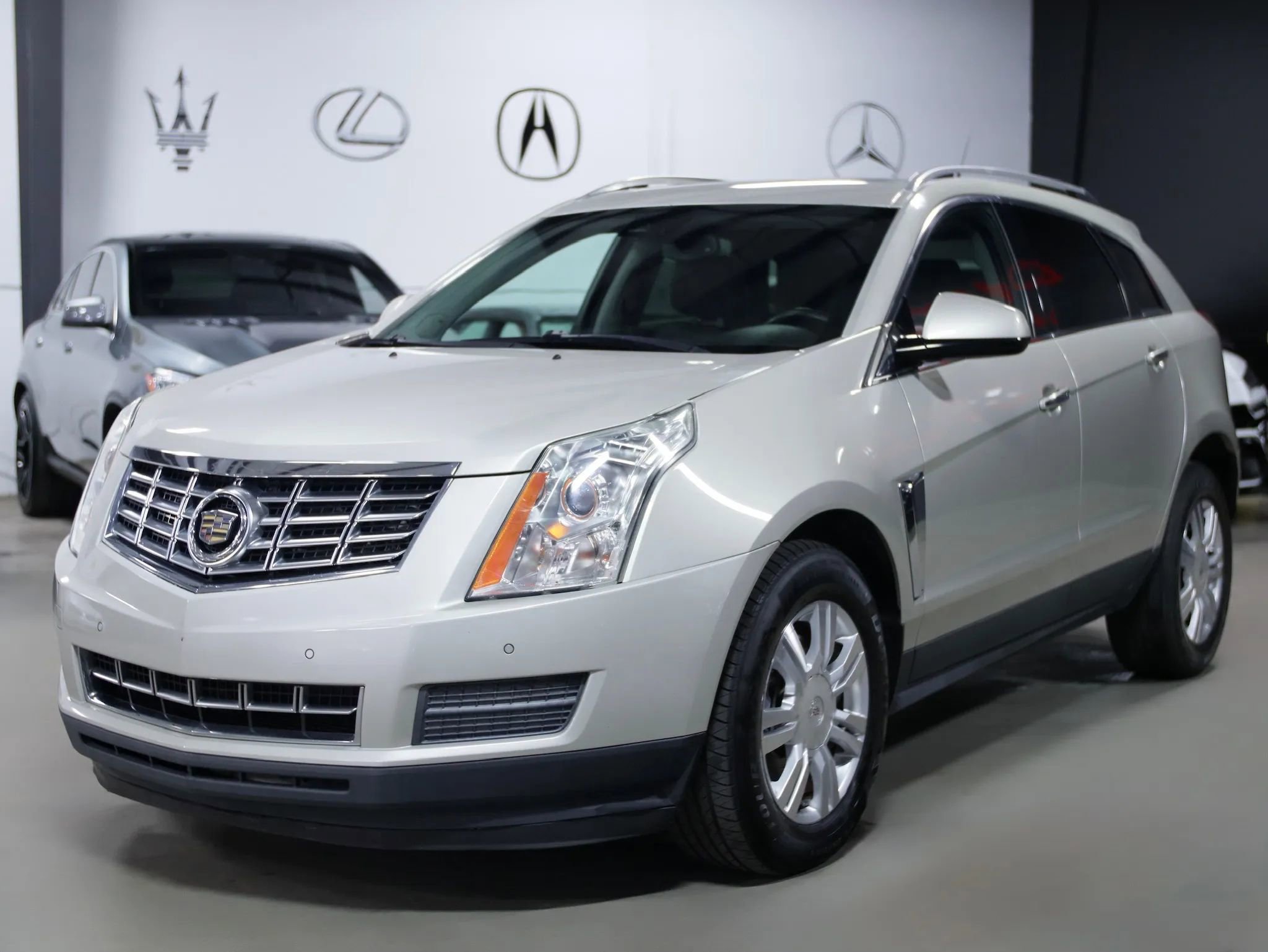 Used 2014 Cadillac SRX Luxury w/ Driver Awareness Package image 6