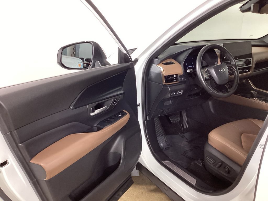 Used 2024 Toyota Grand Highlander AWD Hybrid image 10