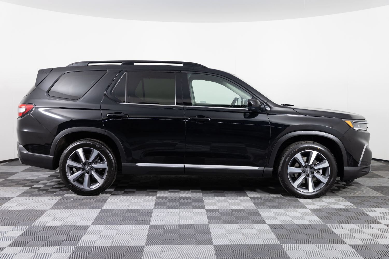 Used 2023 Honda Pilot Touring image 9
