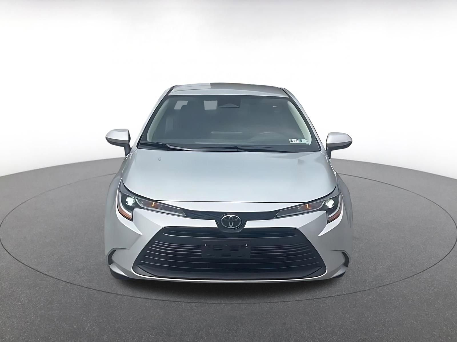 Used 2025 Toyota Corolla LE image 4