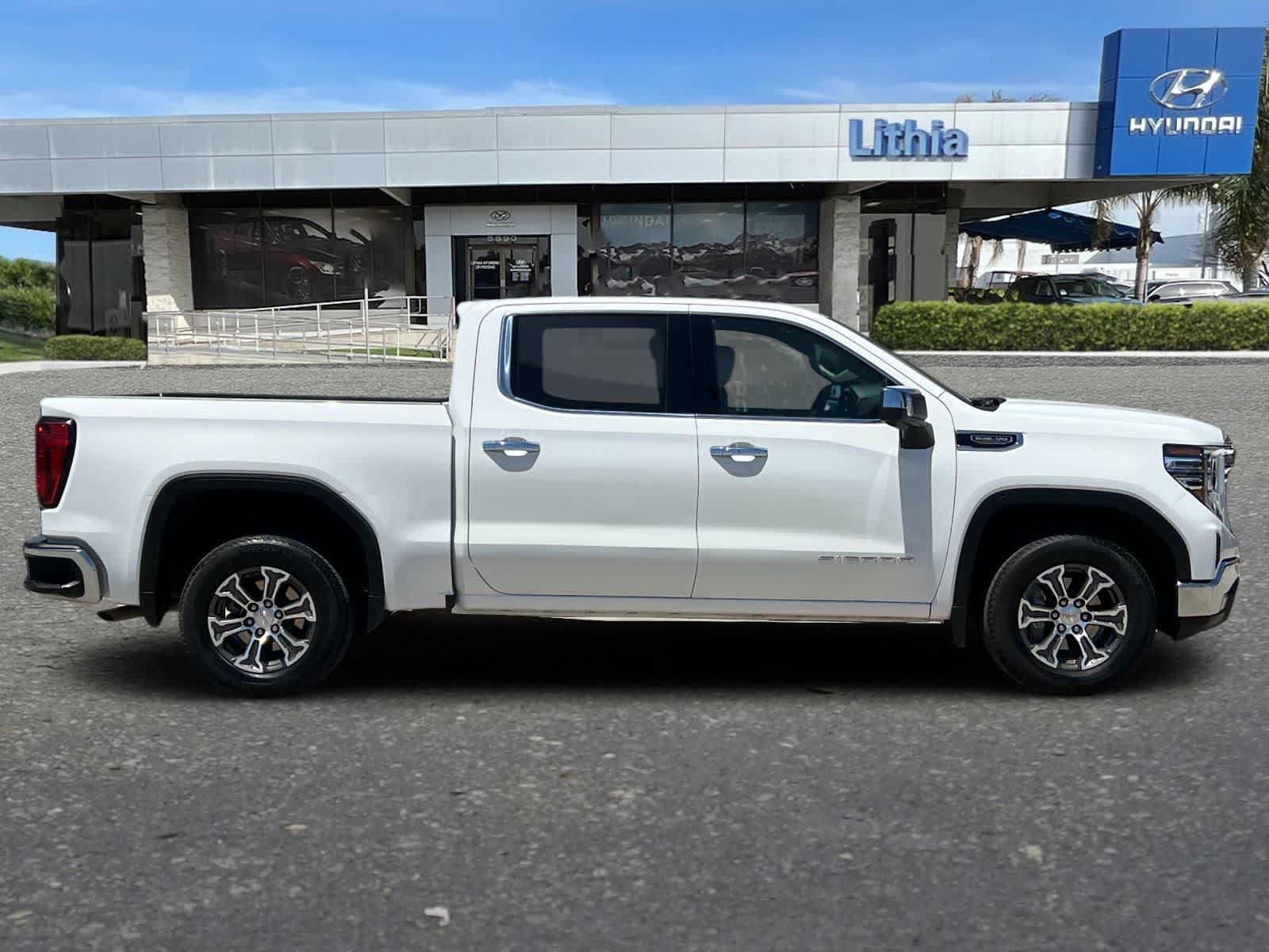 Used 2025 GMC Sierra 1500 SLT RWD image 9